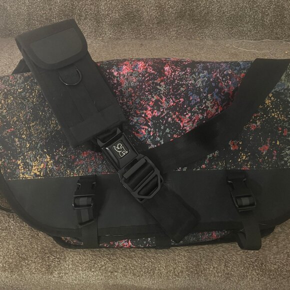 Chrome Citizen Messenger Bag - Black Multicolor Paint Splatter 24L - Picture 2 of 6